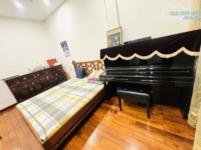 BÁN NHÀ PHỐ NGUYỄN TUÂN- KHU PHÂN LÔ- OTO VÀO NHÀ- KINH DOANH- CÁCH MẶT PHỐ 5M - 5
