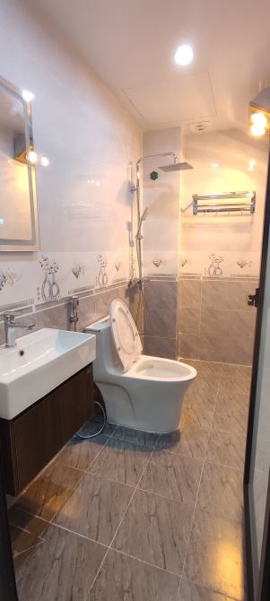 Nhà đẹp 3 tầng xây mới  ngõ nông đường Liên Hà 1 - 3
