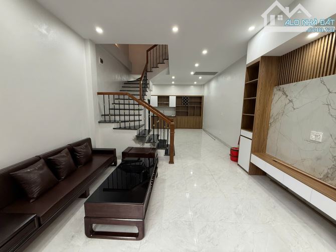 Bán nhà 3 tầng làn 2 Hoàng Hoa Thám, ngõ ô tô, dt 43m2, mt 4.35m, ĐB giá 4.35 tỷ - 6