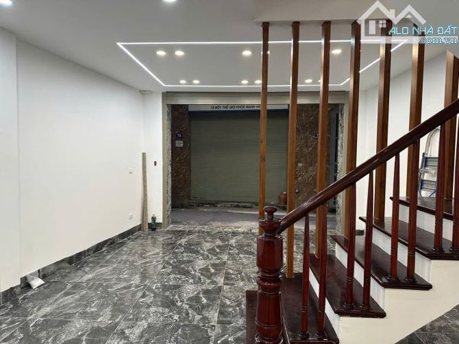 Chính chủ bán nhà dân xây mới 6 tầng, 56m, gần hồ điều hoà, ô tô VF3 vào nhà, Quan Nhân - 6