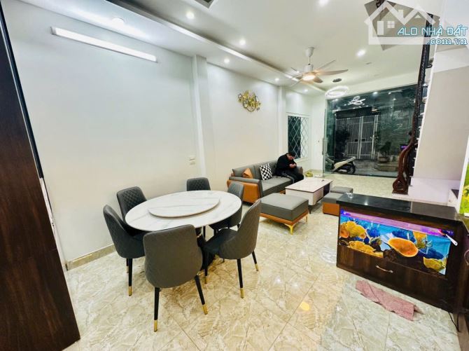 Bán nhà Phương Mai - Đống Đa 45m2, ô tô đỗ cửa, gần nhà có sân rộng để - 6