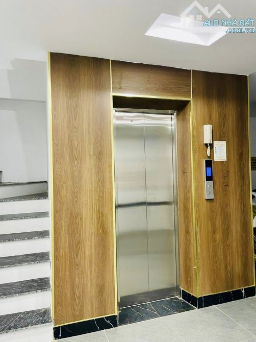 LÔ GÓC 3 THOÁNG ĐỘI CẤN, TÒA CĂN HỘ 8 TẦNG, THU 180 Tr, 30m RA PHỐ, 95m MT 6m 29 Tỷ - 6