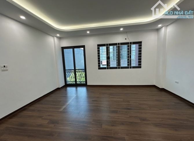 Bán nhà 6 tầng Ngô Gia Tự, Long Biên - thang máy - ô tô vào nhà - lô góc. 42m2, giá 8.tỷ - 7