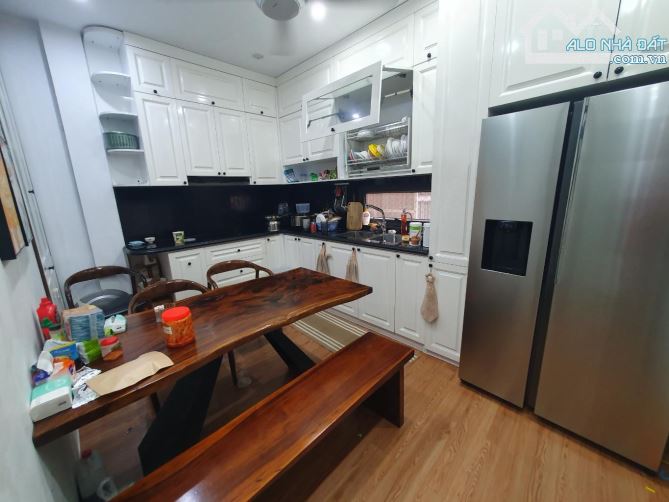 Hiếm - Bán nhà đẹp phân lô, ô tô vào nhà, 2 thoáng trước sau đường Giải Phóng - 8