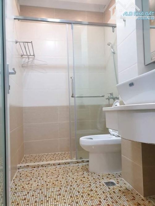 Bán nhà đường Nguyễn khoái quận 4 - 9