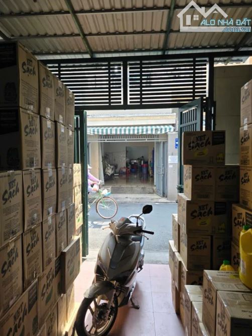 Nhà bán: đường Bàu Cát . Q Tân Bình. DTSD 122m2. 2  tầng. Giá 13,5 tỷ - 9