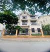 Bán biệt thự tại đường Mễ Trì 200m2, 4 tầng, mt 10.5m, 2 mặt thoáng, chỉ 75 tỷ.