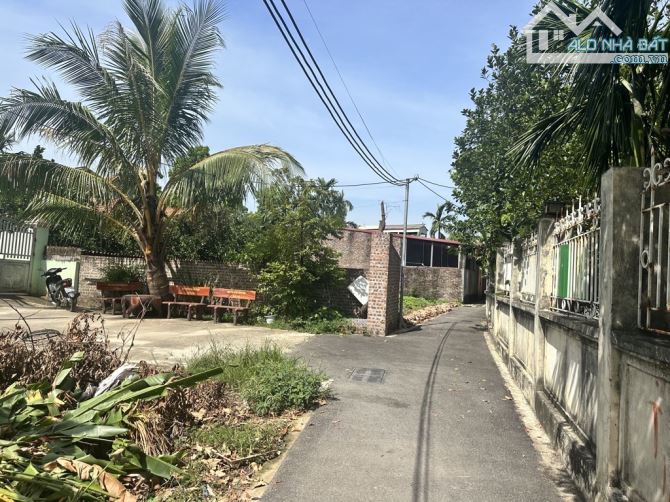 BÁN LÔ GÓC- NGHĨA TRỤ - VĂN GIANG 68M - Ô TÔ  VÀO NHÀ  - MẶT TIỀN RỘNG - NỞ HẬU