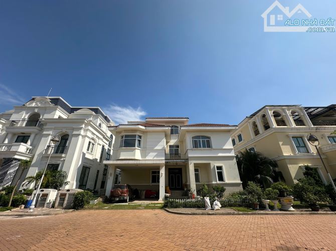 Bán biệt thự Chateau 507m2 giá 280 tỷ tl khu Vip nhất Phú Mỹ Hưng quận 7.