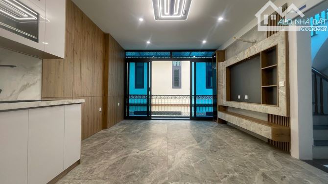 Tòa CCMN mới, 7 tầng thang máy, Doanh thu 70tr/tháng, Nguyễn Ngọc Nại