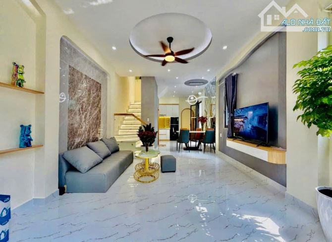 Phố Trương_Định, ngõ thông, nông, 20m ô tô qua lại, 47m2, nhỉnh 7 tỷ