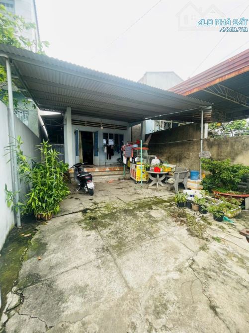 Bán nhà cấp 4 DT 209m2, Sổ riêng thổ cư, 3 tỷ 3, đường xe hơi Kp2 Phường Trảng Dài.