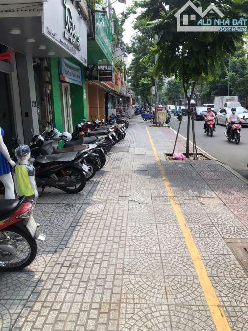 Bán Nhà Mặt Tiền Trần Quang Khải, P. Tân Định, Quận 1 – 2 tầng, DT 5 x 30m, Giá 57 tỷ TL