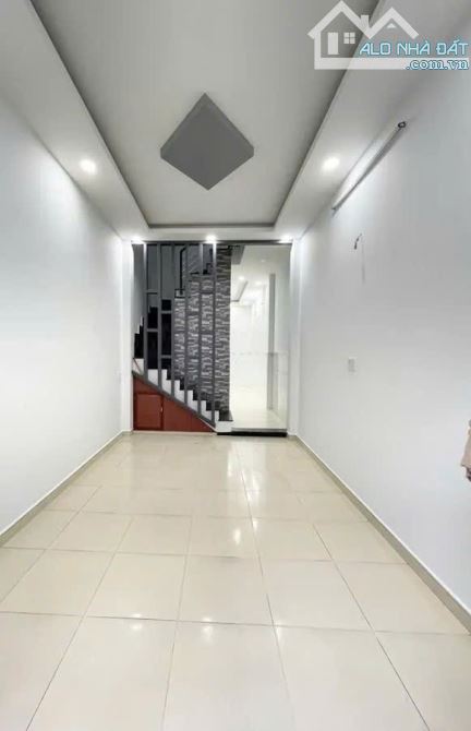 HXH thông, 4 tầng ĐẸP ở ngay,  lk Lê Đại Hành, chủ bán GẤP về quê