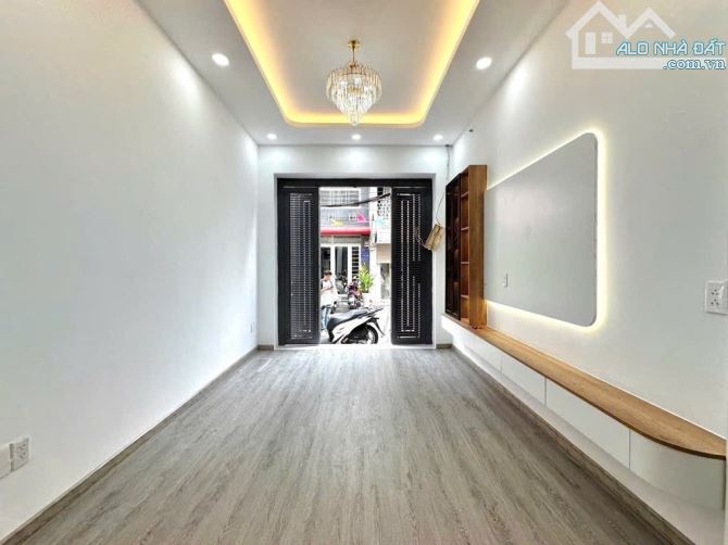 Bán Gấp Nhà để đầu tư cạnh VIp Huỳnh Văn Bánh 4tầng hẻm 10m 140m2 hơn 9tỷ còn TL