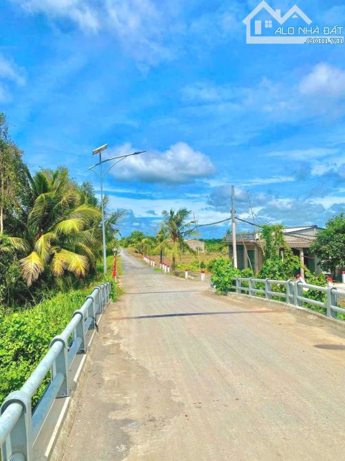 Hàng Vip, 2500m2 đất vườn view kênh chuyển thổ chỉ 1.8 tỷ