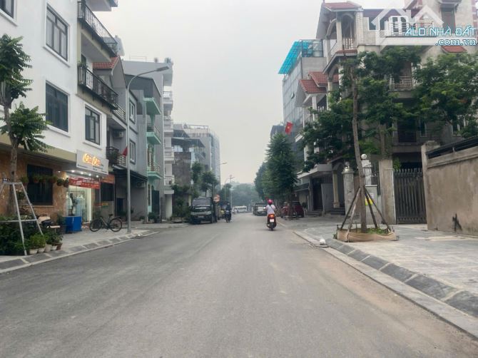 Chủ gửi Bán ĐẤT mặt phố Phúc Lợi, vỉa hè ô tô tránh, kinh doanh, 45m, MT 3.8m, nhỉnh 10 tỷ