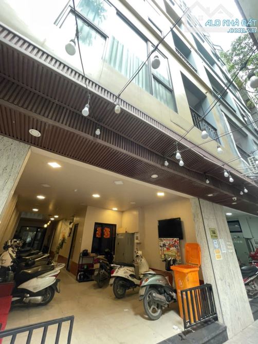 Hoàng Quốc Việt - 240m2 - 10 tầng - cho thuê 4.5 tỷ/năm - 9x tỷ