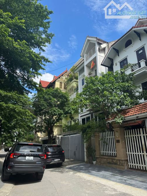 Chính chủ Bán biệt thự hoàn thiện đẹp T-phố Giao Lưu, Bắc Từ Liêm — 220m², giá tốt