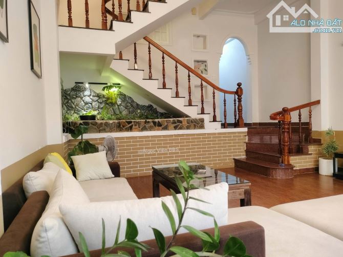 PHƯỜNG 1 ĐÀ LẠT  CÁCH KHU HÒA BÌNH 400M  NHÀ PHỐ SỔ RIÊNG ĐƯỜNG Ô TÔ