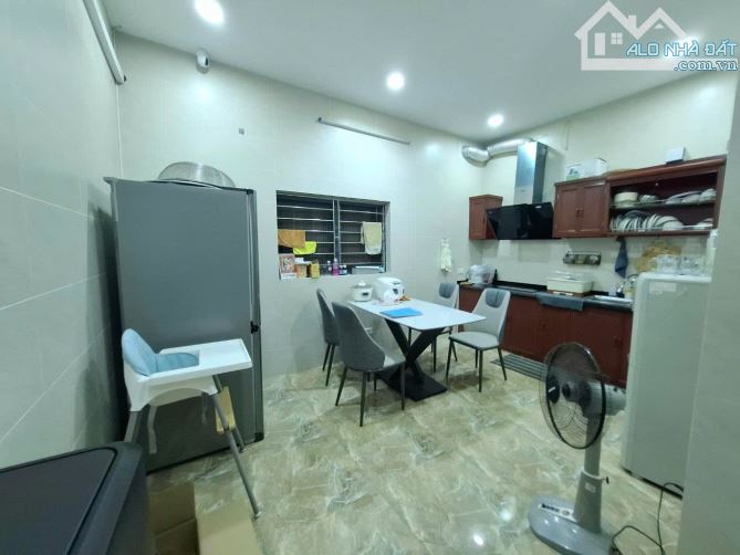 NHÀ ĐẸP PHÂN LÔ Ô TÔ TRÁNH - TRUNG TÂM CẦU GIẤY - HAI THOÁNG TRƯỚC SAU