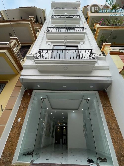 Ô TÔ ĐỖ CỬA _ 6 TẦNG THANG MÁY HIỆN ĐẠI – KINH DOANH ĐỈNH CAO _ CHỈ 14  TỶ
