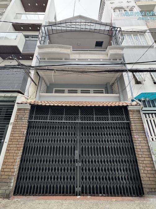 Nhà 3 tầng 4PN, xe hơi vô nhà, 62m2 (4.5x13m) Phan Đăng Lưu Phú Nhuận chỉ 11 tỷ x