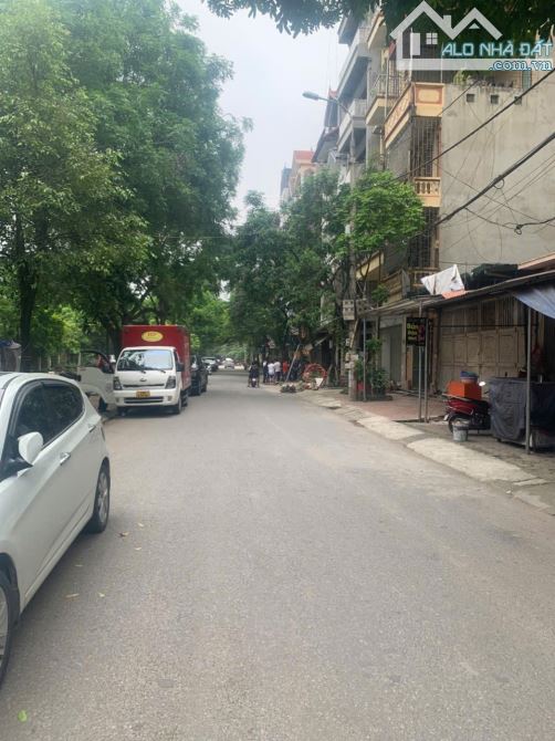 bán nhà MP hoàng hoa thám, 70m2, 3T, MT 5m, 2MT, vỉa hè 3m, đường 15m, KD đỉnh,30tỉ