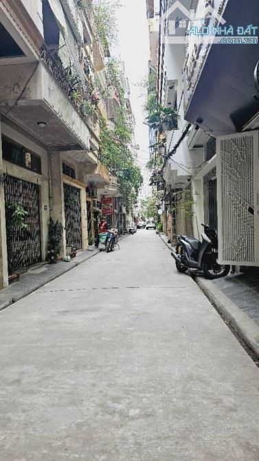 Bán nhà phố Lê Trọng Tấn, Thanh Xuân 56m, 3 tầng, mt 4.2m. Giá: 19 tỷ