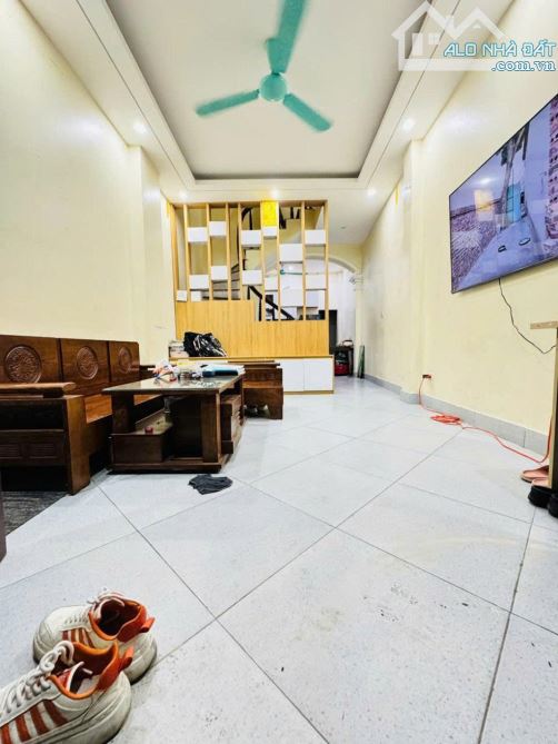 Bán nhà Phố Minh Khai-Hai Bà Trưng: ngõ rộng 3 gác quay đầu, NÔNG, 2 Thoáng, 42m2, DÂN XÂY