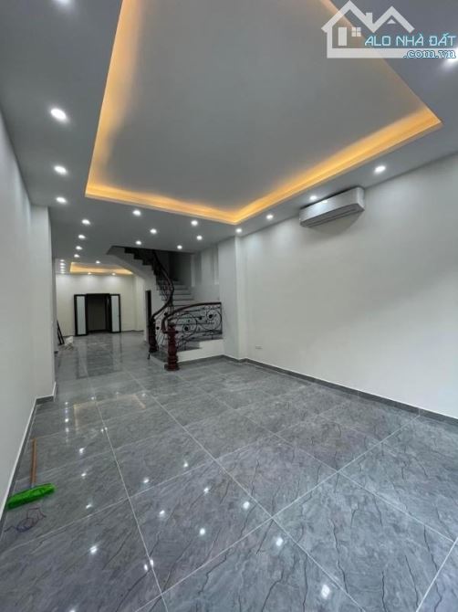MẶT PHỐ HOÀNG NGÂN KD 90TRIỆU/ THÁNG, 2 MẶT THOÁNG TRƯỚC SAU, DT 87M 6T MT 4.6M, 42.9 TỶ.