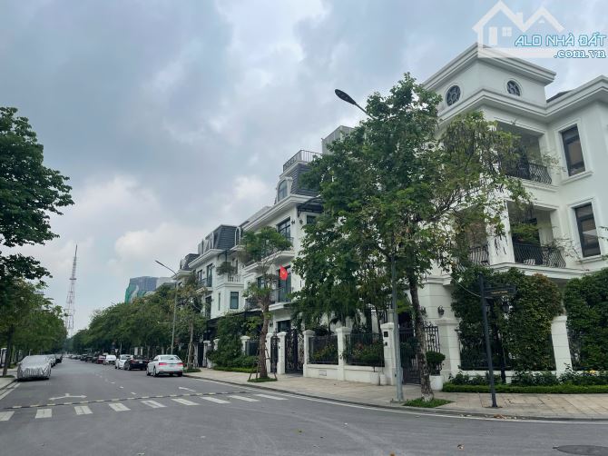 Bán biệt thự StarLake Tây Hồ Tây — 230m², vị trí đẹp, an ninh  24/7, gần hồ công viên