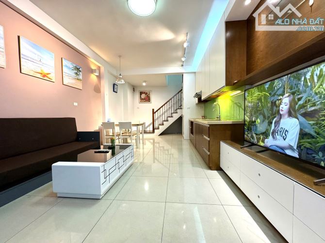 BÁN NHÀ LÔ GÓC BỒ ĐỀ LONG BIÊN 6 TỶ 35m, 5 TẦNG ,MT 4m Ô TÔ KINH DOANH SÁT HỒ 1