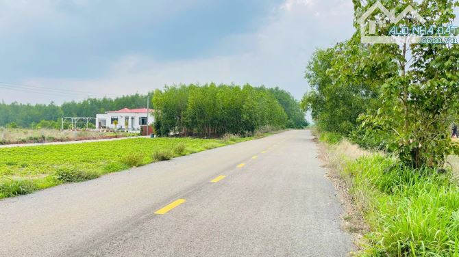 Bán 3.000m2 qh Đất Ở tại xã Láng Dài . ĐẤT ĐỎ. giá chỉ 2 tỷ 650tr tl