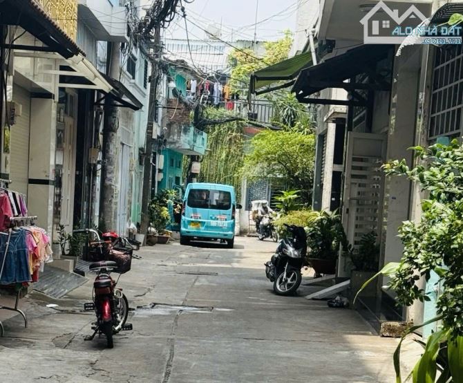 Bán nhà hẻm xe hơi Lạc Long Quân 51m2 NGANG 4.9m 4 tầng 4PN chỉ 7.9 tỷ