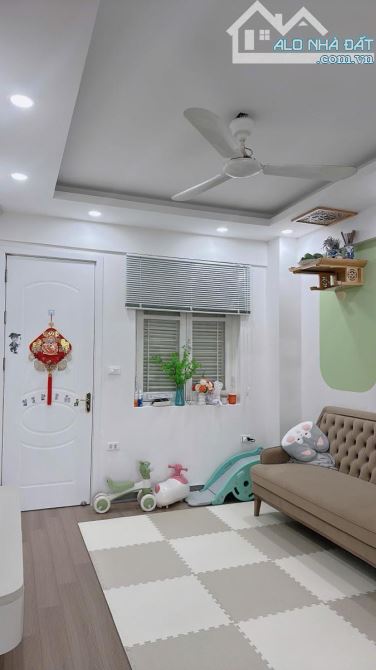 Bán căn hộ chung cư Đền Lừ II, 2 ngủ 2wc full nội thất giá 3.68 tỷ có thương lượng.