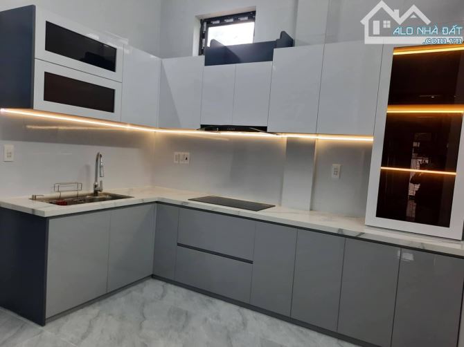 HOT HOT HOT-Nhà Ngõ Trường Chinh gần ngã 3 Bắc Lý, Đồng Hới.DT: 7,2x16 3 tầng. giá 3,xx tỷ