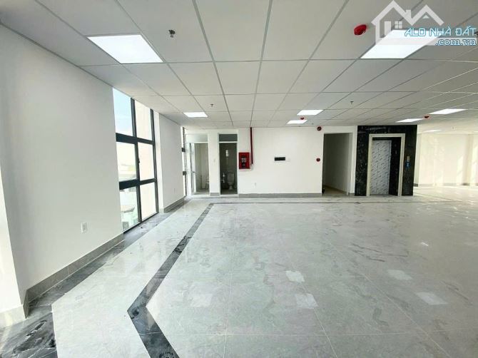 bán toà nhà trung tâm quận 3 dt: 9x28 kc:hầm 8 tầng hdt:250tr/tháng giá:105 tỷ