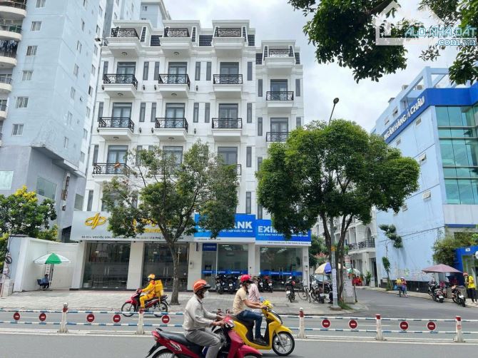 bán toà nhà mặt tiền nguyễn sơn, tân phú dt:8x25 kc:5 tầng hdt:150tr/tháng giá: 57 tỷ
