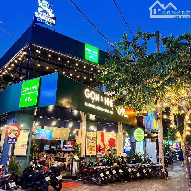 Bán nhà MT Mạc Đĩnh Chi, Quận 1 (9x18m), tiện xây mới, vị trí siêu đắc địa, cho thuê 100tr