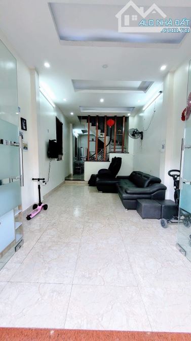 Cho thuê nhà nguyên căn ngõ 553 Giải Phóng Hai Bà Trưng Hà Nội 45m2