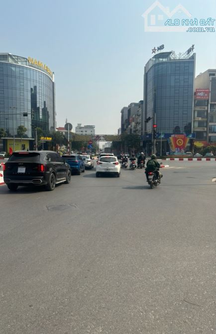 Bán nhà Trung Tâm thị trấn Đông Anh,kinh doanh ngày đêm 4 tầng chỉ 5,2tỷ