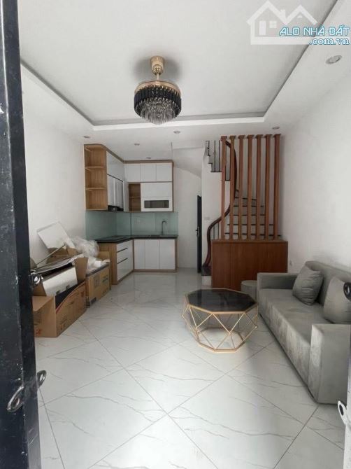 Cho thuê nhà nguyên căn phố Trần Khát Chân dt 30m2
