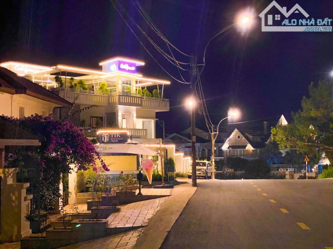 Giá rẻ 1/2 - 2500m2 Đồi Huy Hoàng P8 Đà Lạt, ngang rộng, đường nhựa 10m Khu VIP view đẹp
