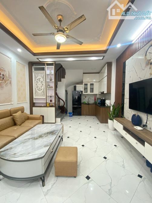 Nhà đẹp ở luôn Đông Ngạc Bắc Từ Liêm. Sổ vuông 31m 5 tầng 3 ngủ MT4m6 Giá 5.9 tỷ