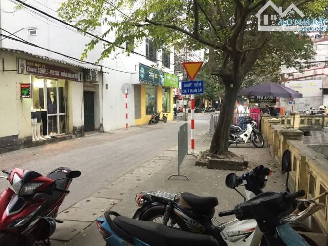 Bán đất Đông Ngạc, 32m2 Mặt Ngõ, ô tô tránh, kinh doanh, 2 thoáng vĩnh viễn giá 5,68 tỷ