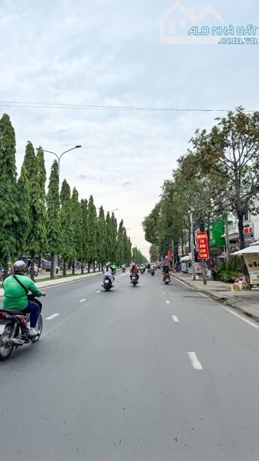Nhà Trệt Mặt tiền Nguyễn Văn Cừ Bề Ngang 10m , đoạn Gần Chi Cục Thuế - Đại Học Y Dược Cần