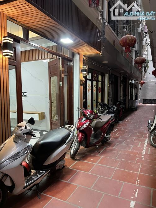 Nhà đẹp ở luôn Cổ Nhuế Bắc Từ Liêm. Sổ vuông 31m, 5 tầng MT3m1 Giá 6.6 tỷ FULL NỘI THẤT