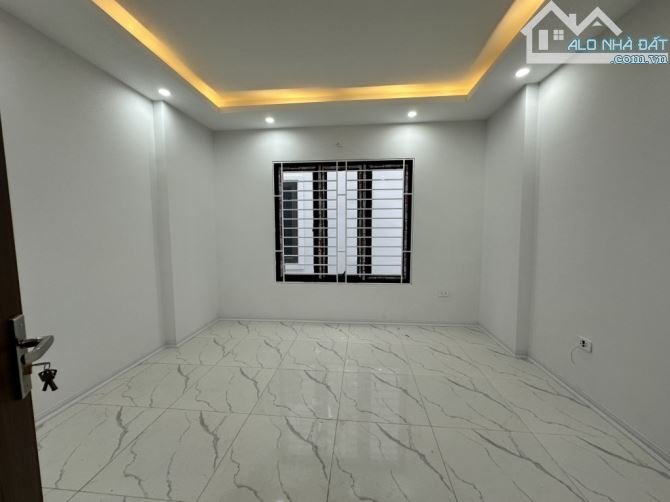 NHÀ LIÊN MẠC -BẮC TỪ LIÊM 36 M- 4 TẦNG ,MẶT 4M, GIÁ 5,35TỶ GẦN ÔTÔ, BÃI ĐỂ XE NGÕ THÔNG - 1
