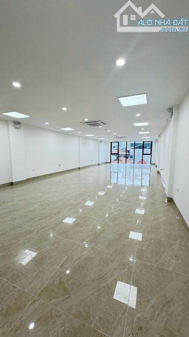 TOÀ BUDDING VĂN PHÒNG 8 TẦNG, 120M, DOANH THU 200TR/THÁNG, THANH XUÂN